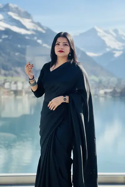 VIP HIGH PROFILE INDIAN MODEL AVAILABLE HOTEL & HOME 9717477837